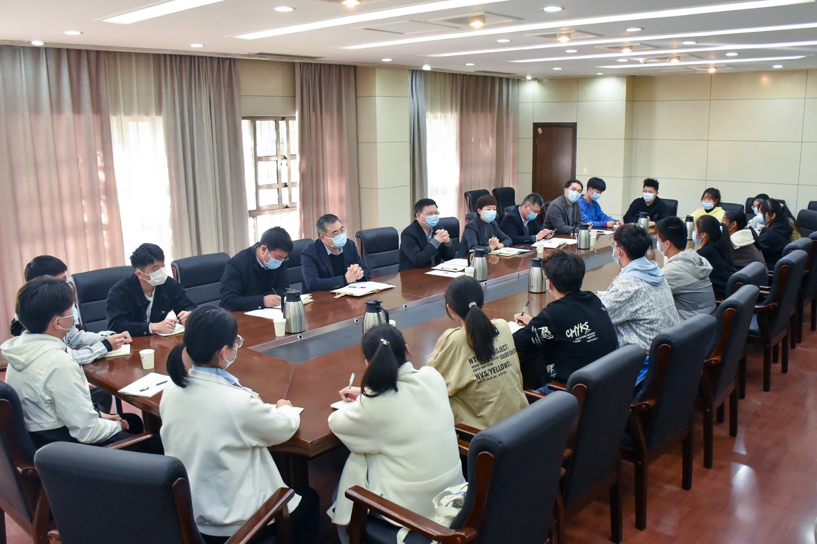 20211118邹友峰学业导师与员工座谈2.jpg 20211118邹友峰学业导师与员工座谈2.jpg