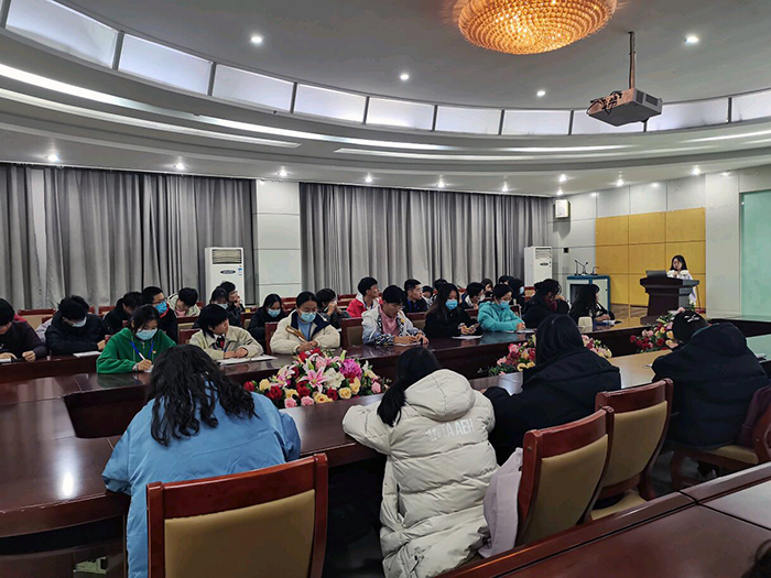 靠谱的菠菜网举办2021级团干培训第一次理论学习.jpg 靠谱的菠菜网举办2021级团干培训第一次理论学习.jpg