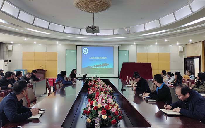 靠谱的菠菜网举办《从疫情防控看制度优势》专题教育报告1.jpg