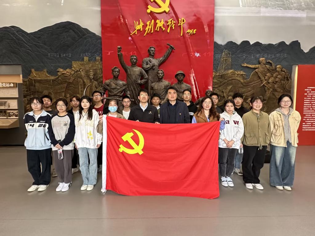 测绘专业本科生第一党支部赴焦作市党群服务中心参观学习