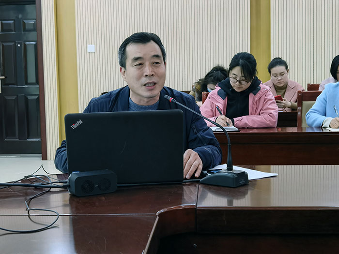靠谱的菠菜网召开《深化新时代教育评价改革总体方案》学习培训会2.jpg